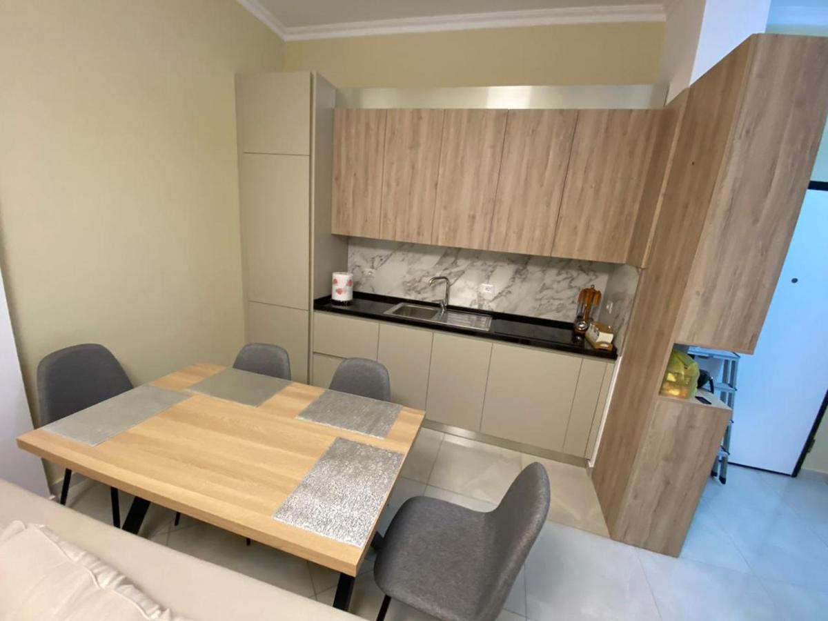 Kevin'S Lungomare Apartment Vlorë Εξωτερικό φωτογραφία