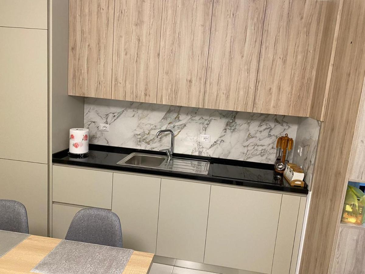 Kevin'S Lungomare Apartment Vlorë Εξωτερικό φωτογραφία